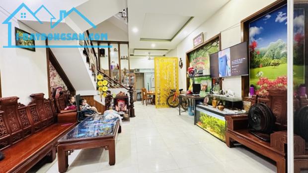 3 TẦNG MỚI ĐẸP NGAY HỒ VĂN LONG SÁT QL1A - 64M2 (5x12.7) - HẺM XE TẢI THÔNG. CHỈ 5 HƠN TỶ