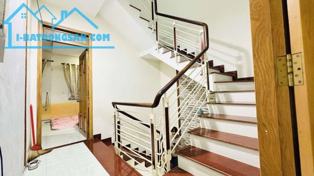 3 TẦNG MỚI ĐẸP NGAY HỒ VĂN LONG SÁT QL1A - 64M2 (5x12.7) - HẺM XE TẢI THÔNG. CHỈ 5 HƠN TỶ - 3