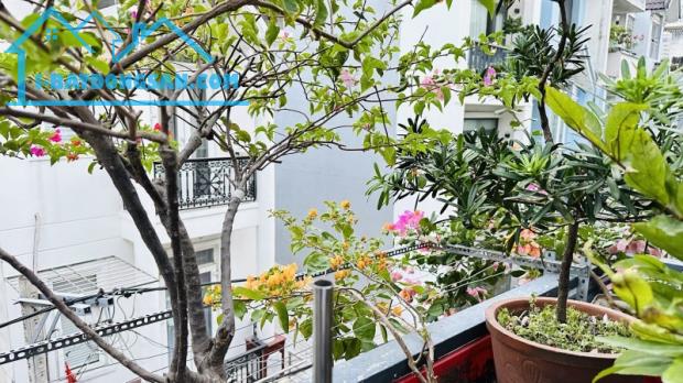 3 TẦNG MỚI ĐẸP NGAY HỒ VĂN LONG SÁT QL1A - 64M2 (5x12.7) - HẺM XE TẢI THÔNG. CHỈ 5 HƠN TỶ - 5