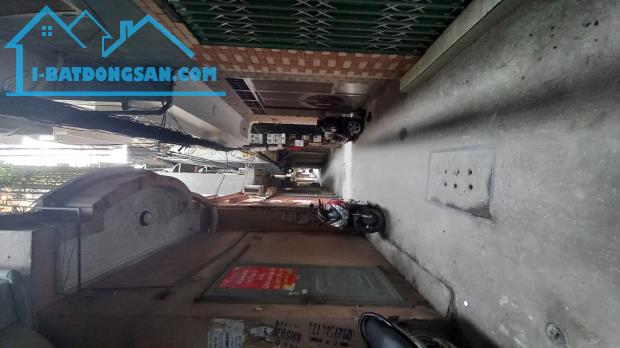Bán nhà Tây Sơn ngõ thông 2 phố 3 thoáng trước nhà rộng 3 tầng 1 tum 50m  giá 10.9 tỷ ( c