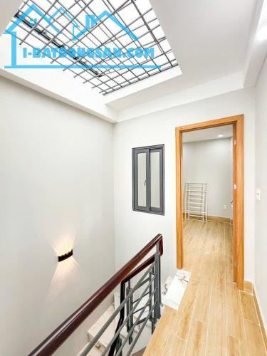 MỚI ĐẸP CHÍNH CHỦ - HOÀN CÔNG ĐỦ - DT 39M2 ,4TẦNG ĐÚC VỚI 5PN ,4WC - HUỲNH VĂN BÁNH - LÊ V - 5