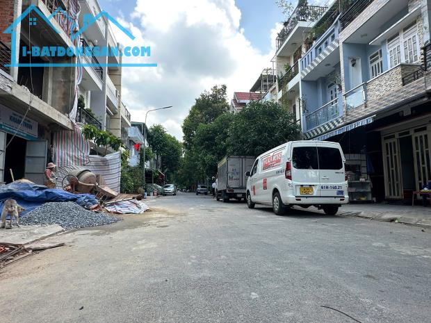 Bán nhà 3 Lầu gần TTHC Dĩ An,đường nhựa trước nhà 13m
