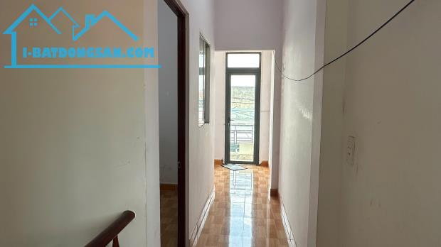 Bán nhà 2 Lầu MẶT TIỀN kinh doanh,giá cực kì hiếm gặp, chỉ nhỉnh 3 tỷ - 2