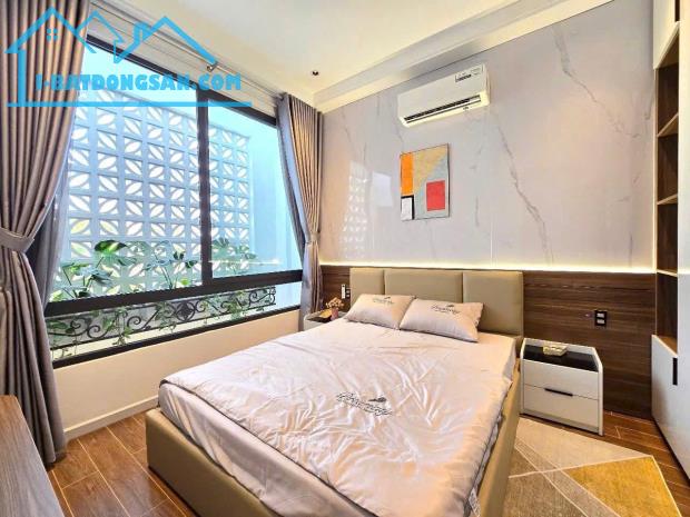 Nhà 3 tầng đẹp full nội thất mặt tiền gần Kinh Dương Vươn, biển Nguyễn Tất Thành - 2