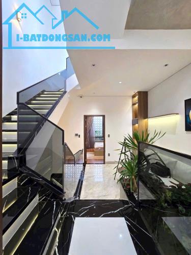Nhà 3 tầng đẹp full nội thất mặt tiền gần Kinh Dương Vươn, biển Nguyễn Tất Thành - 1
