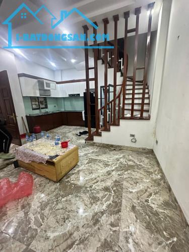 Bán Nhà Ngọc Lâm, Long Biên 33m2, 5T, chỉ 7,75 tỷ (Lô góc, ô tô đỗ cửa)