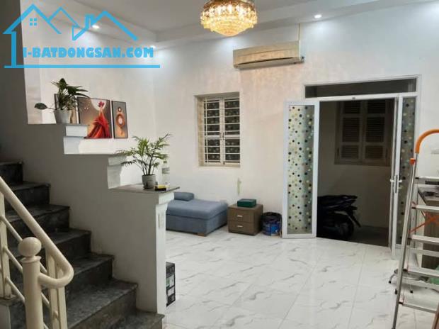Cho thuê nhà ngõ ba gác phố Bạch Mai Hai Bà Trưng 40m x 3 tầng, giá 11.5tr/tháng - 1