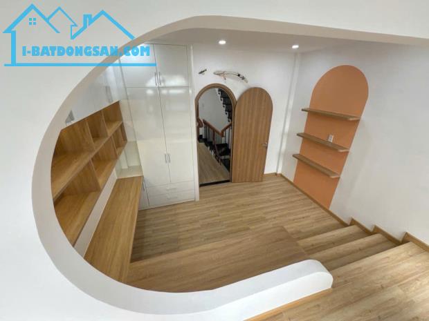 52m2 – 5 Tầng – 4PN 5 Tolet - $ 6,6 Tỷ , TK Hiện đại – Nở hậu – Sát HXH cách 20M - 2