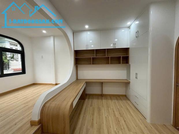 52m2 – 5 Tầng – 4PN 5 Tolet - $ 6,6 Tỷ , TK Hiện đại – Nở hậu – Sát HXH cách 20M - 4