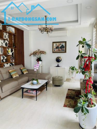 Bán Biệt Thự 1 Hầm 4 Tầng 145m2(10mx14,5m) Có Thang Máy-Đường Nguyễn Hoàng-An Phú,Quận 2.