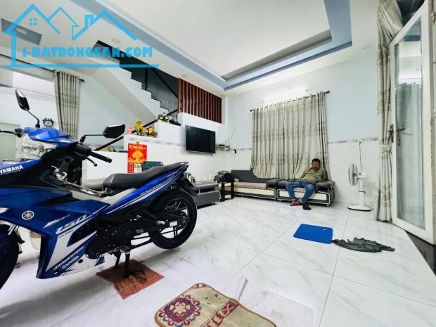 Bán nhà Lò Lu - 96m2, 3 tầng hẻm xe hơi, 4Pn- Chỉ 5 tỷ