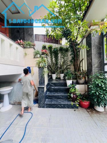 BÁN NHÀ 3 TẦNG 5 x 20M - 2 MẶT TIỀN HẺM 5M - GARA Ô TÔ, THANG MÁY - LINH ĐÔNG - 12.7 TỶ - 1