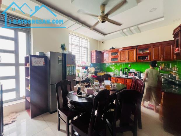 BÁN NHÀ 3 TẦNG 5 x 20M - 2 MẶT TIỀN HẺM 5M - GARA Ô TÔ, THANG MÁY - LINH ĐÔNG - 12.7 TỶ