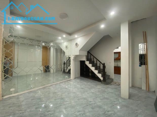 BÁN NHÀ NGUYỄN VĂN CỪ – LONG BIÊN – 55M2 – 4 PHÒNG NGỦ – MT 4,5M – GIÁ 6,1 TỶ