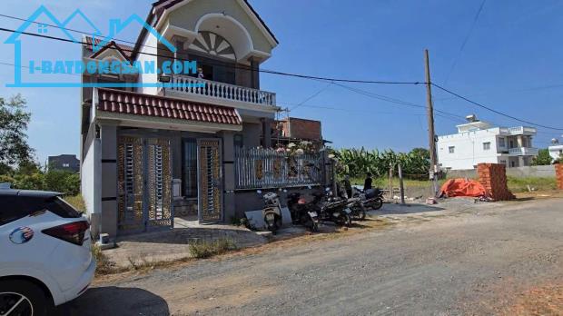 Bán căn nhà Biệt Thự Ven Biển Lộc An-Đất Đỏ- Bà Rịa - Vũng Tàu giá 3ty100. - 3