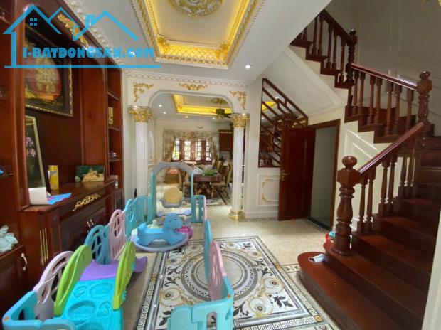Bán nhà 4,5 tầng tổ 5 Giang Biên, ô tô 7 chỗ vào nhà, gần chợ  gần trường tiện ích đầy đủ - 3