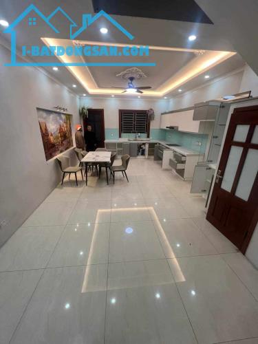MẶT PHỐ NGỌC THỤY GIÁ TRONG NGÕ - ĐƯỜNG 3 LÀN ÔTÔ TRÁNH - DT 87M x 5T - MẶT TIỀN 5m. - 1