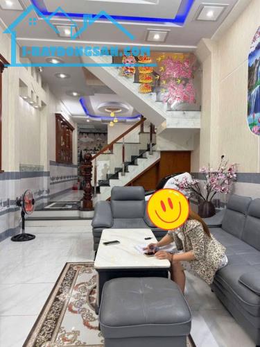 SIÊU PHẨM NHÀ PHỐ, 90M2- 4 TẦNG-HUỲNH THỊ HAI, QUẬN 12- Ô TÔ NGỦ TRONG NHÀ, CHỈ NHỈNH 5 TỶ - 5