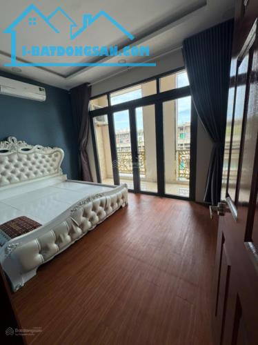 Mặt tiền Nguyễn Biểu, đoạn đẹp gần Trần Hưng Đạo. DT 4x20m, 3 tầng. Giá chỉ 25.5 tỷ còn TL