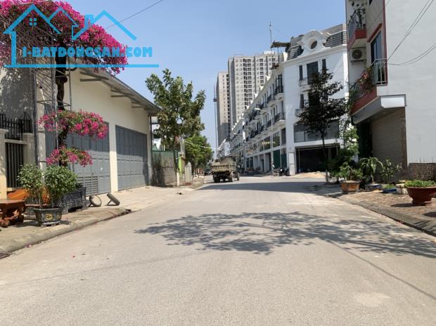 Bán đất mặt phố Chính Trung tặng xưởng cho thuê 12 triệu / tháng, khổ đẹp 108m2 mặt tiền 5 - 1