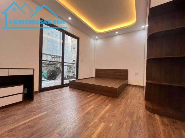 🌟 Phố Tân Mai– 30m2 / 5T / Mt 4.6m – Ngõ thông – ô tô đỗ cổng– Chỉ 6 tỷ