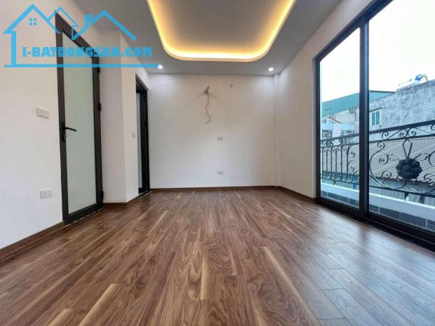🌟 Phố Tân Mai– 30m2 / 5T / Mt 4.6m – Ngõ thông – ô tô đỗ cổng– Chỉ 6 tỷ - 1