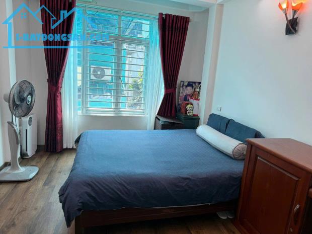 TRUNG TÂM ĐỐNG ĐA, CÁCH HỒ HOÀNG CẦU MẤY BƯỚC CHÂN 30M2 6 TẦNG 5,2 TỶ