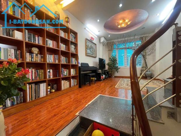 TRUNG TÂM ĐỐNG ĐA, CÁCH HỒ HOÀNG CẦU MẤY BƯỚC CHÂN 30M2 6 TẦNG 5,2 TỶ - 1
