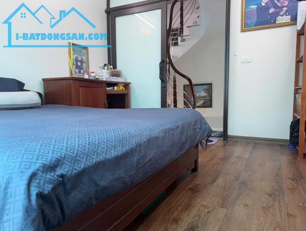 TRUNG TÂM ĐỐNG ĐA, CÁCH HỒ HOÀNG CẦU MẤY BƯỚC CHÂN 30M2 6 TẦNG 5,2 TỶ - 2