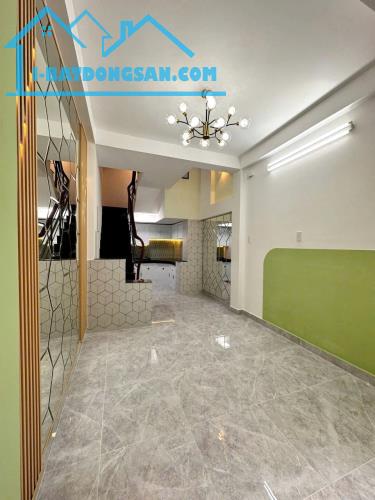 Nhà mới Trệt, 3 lầu + MCT Trần Hưng Đạo P2Q5. Giá 5,98 tỷ TL