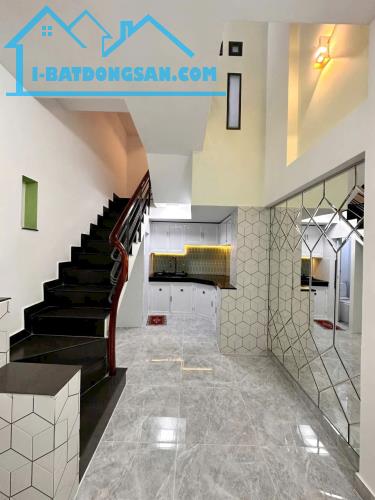 Nhà mới Trệt, 3 lầu + MCT Trần Hưng Đạo P2Q5. Giá 5,98 tỷ TL - 1