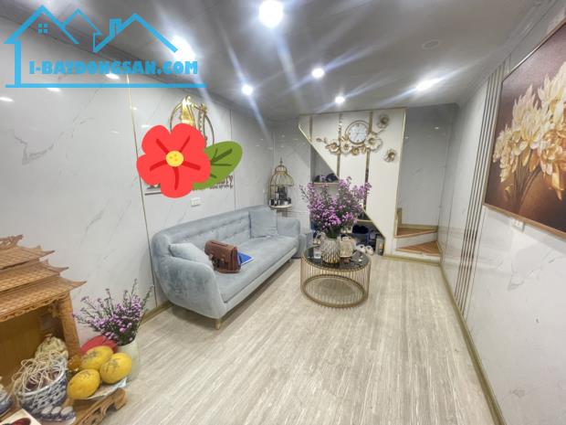 Bán  nhà Tây Sơn sát phố  lô góc nhà đẹp 2 thoáng 4 tầng kinh doanh 15m giá 4.2 tỷ .