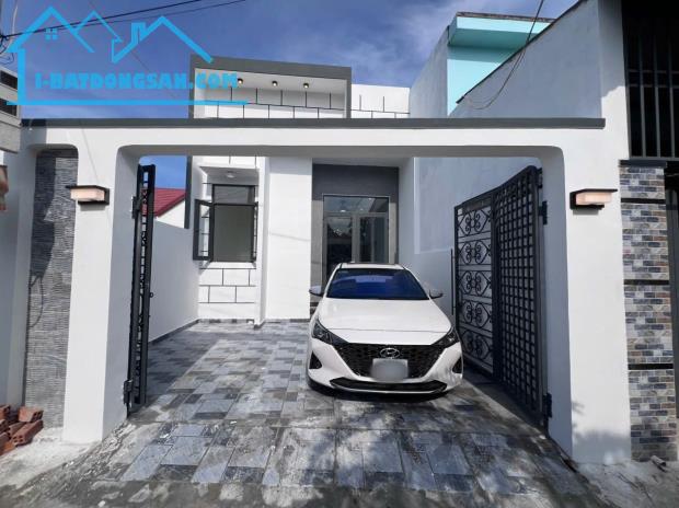 Bán nhà Diên Sơn mới xây 3 phòng ngủ có sân đỗ oto gần Đồng Khởi