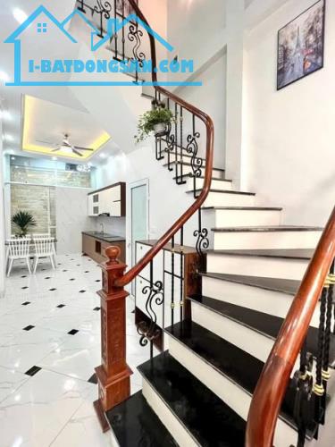 CHỈ 5.860 TỶ CÓ NGAY NHÀ 5 TẦNG TẠI PHỐ KIM GIANG – GẦN Ô TÔ – Ở LUÔN - 2