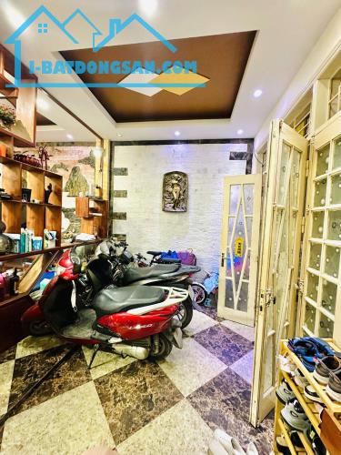 Bán gấp nhà ngõ 553 Giải Phóng 60m² x 5 tầng Mặt tiền 6m Giá chỉ 8,9 tỷ