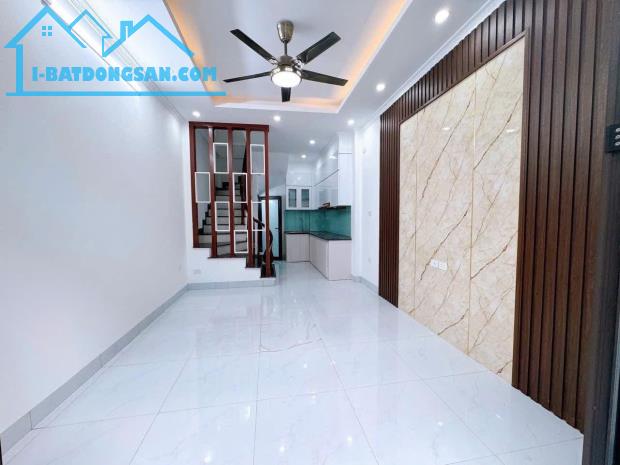 Bán Nhà Phúc Lợi, Long Biên 5T, 33m2, chỉ 4,75 tỷ (ngõ gần ô tô đỗ)
