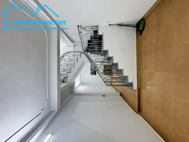 Cần Bán Nhà Ngọc Thụy, Long Biên 33m2, 5T chỉ 5,05 tỷ