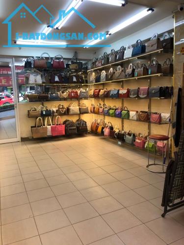 Quận 5 - Chợ An Đông ! SANG NHƯỢNG SHOP SỈ, BÁN BUÔN TÚI XÁCH NỮ CAO CẤP TẠI CHỢ SỈ – VỊ
