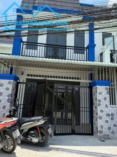 BÁN GẤP  NHÀ 1 TRỆT 1 LẦU NGAY ẤP 2 HỰU THẠNH ĐỐI DIỆN KCN TÂN ĐỨC SHR GIÁ 1TY400TRr - 2