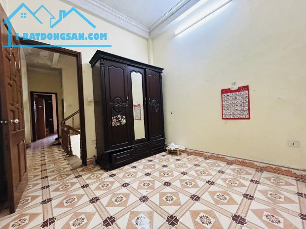 BÁN GẤP NHÀ HOÀNG VĂN THÁI THANH XUÂN 50m2, 4 TẦNG MẶT TIỀN 3,3m GIÁ  13.5 TỶ