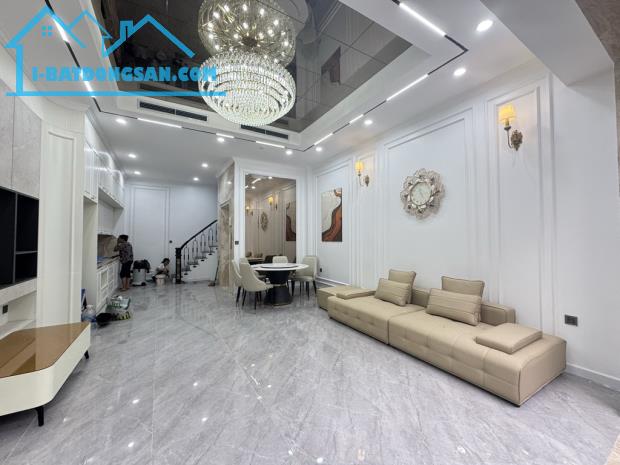 SIÊU PHẢM 6 TẦNG THANG MÁY, MỚI TINH - 70m2, Nguyễn Văn Cừ - đủ nội thất - giá 12 tỷ hơn - 4