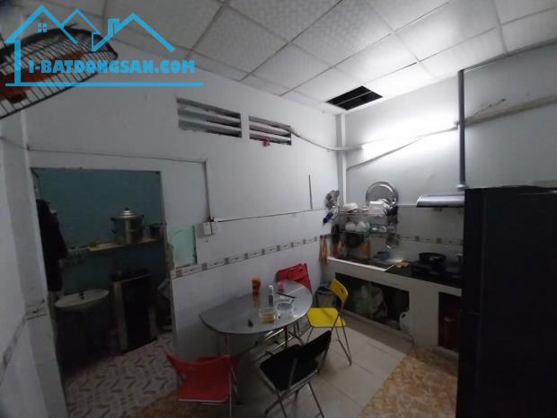 HẺM 5M - TÂN THỚI NHẤT, GẦN TRƯỜNG TRẦN PHÚ – KDC, KD TỐT, 80M2 (4x20) CẤP 4 TIỆN XÂY MỚI