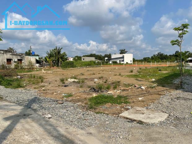 BÁN ĐẤT ĐẸP ĐT 824 GẦN KHU CÁNH ĐỒNG DIỀU 2 ĐỨC HÒA, LONG AN, GIÁ RẺ