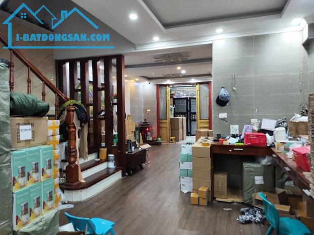 Kim Giang, (Vành đai 3), bán đất tặng nhà 4 tầng, dt 100m2, 4 tầng, MT 5.2m. Giá 17.5 tỷ.