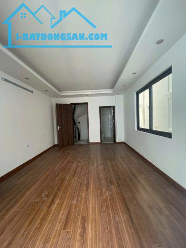 Cần bán nhà mới Nguyễn Văn Cừ, có sân để xe, nhà thoáng, tiện ích đa dạng. - 1