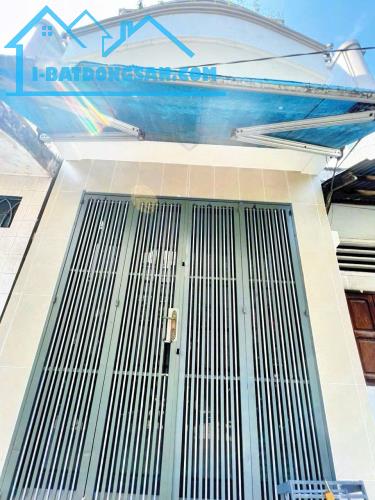Hẻm 1 set tôn tất thuyết 
DT 35m2 (3,3x11) SỔ HỒNG RIÊNG 
CÓ 3 TỶ
