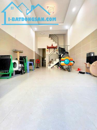 Hẻm 1 set tôn tất thuyết 
DT 35m2 (3,3x11) SỔ HỒNG RIÊNG 
CÓ 3 TỶ - 1