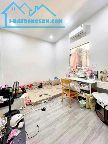 Hẻm 1 set tôn tất thuyết 
DT 35m2 (3,3x11) SỔ HỒNG RIÊNG 
CÓ 3 TỶ - 4