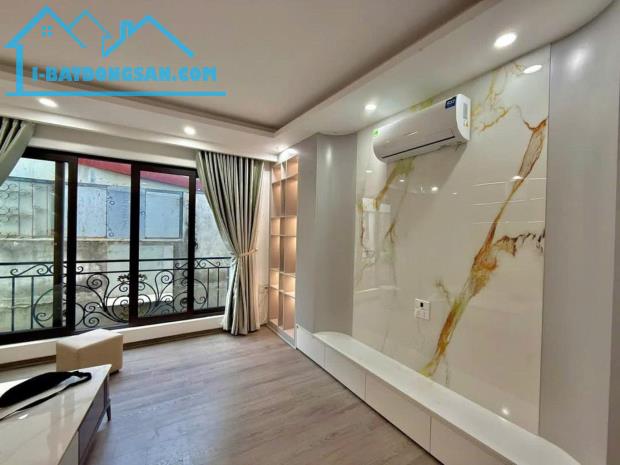 Hoàng Hoa Thám - 6 tầng - có thang máy - kí với chính chủ - 1