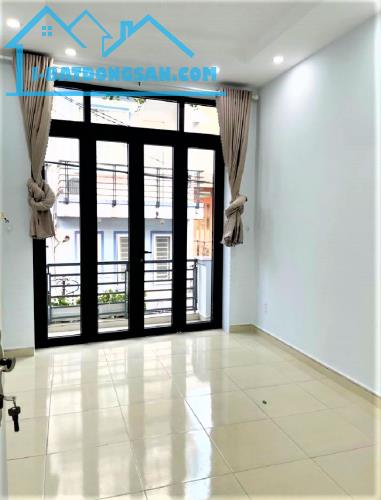 GIÁ TỐT !!! 200TR/M2 - HXH 4M NGAY CHỢ HOA QUẬN 10 - DT 3.6x12M 2 TẤM - TIỆN MỞ VP CTY/SPA